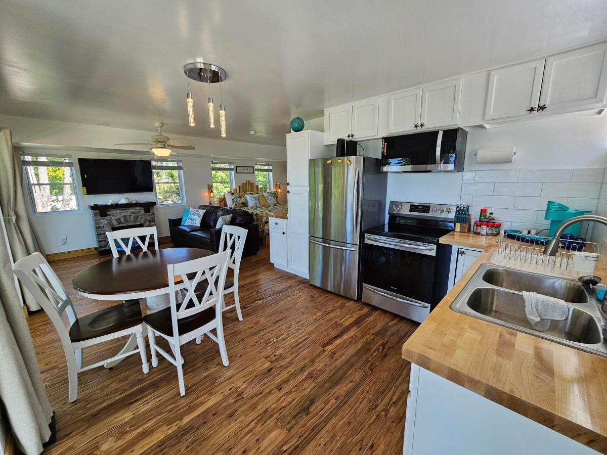 Seaside Lake-Front Cottage Madison Экстерьер фото